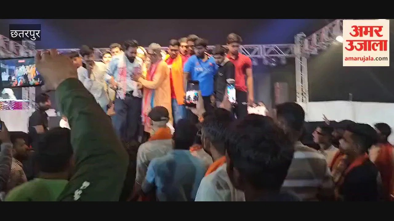 सीजी- दुर्ग में गरबा नाइट के दौरान बवाल: बजरंग दल और आयोजकों के बीच मारपीट और झूमाझटकी,वीडियो वायरल – INA