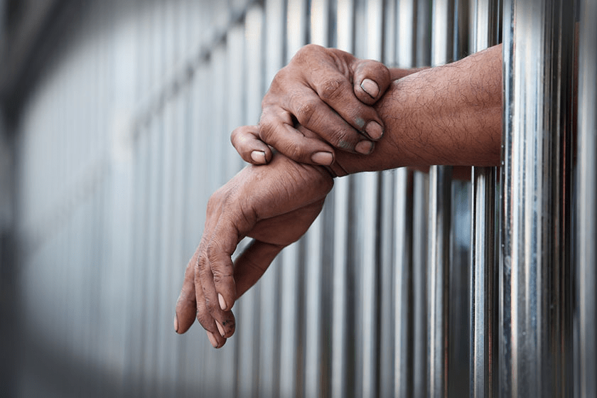 10 Signs an Inmate is Using You(04)