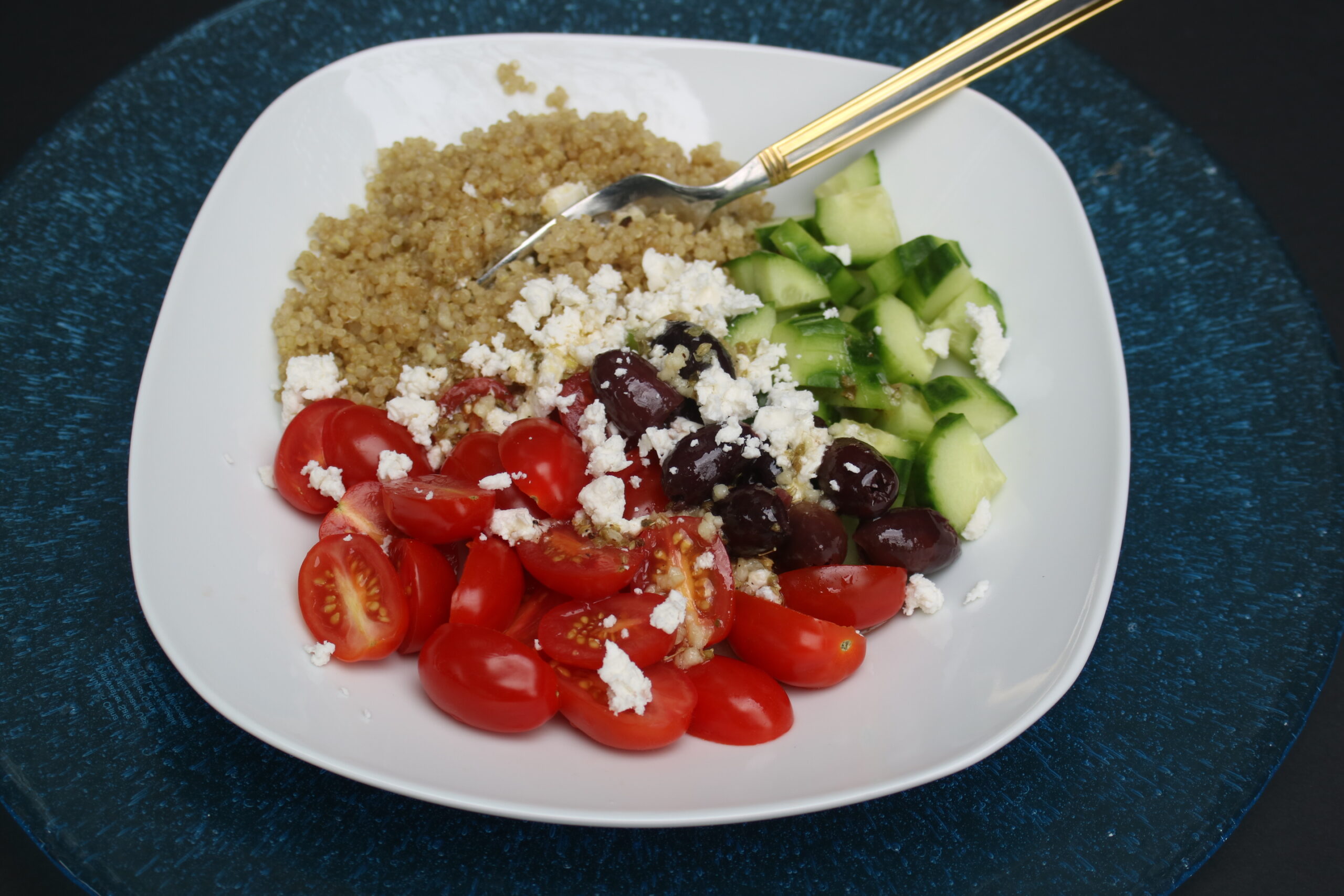 How to cook Quinoa in the Instant Pot + Greek Quinoa Salad Pots + Planes