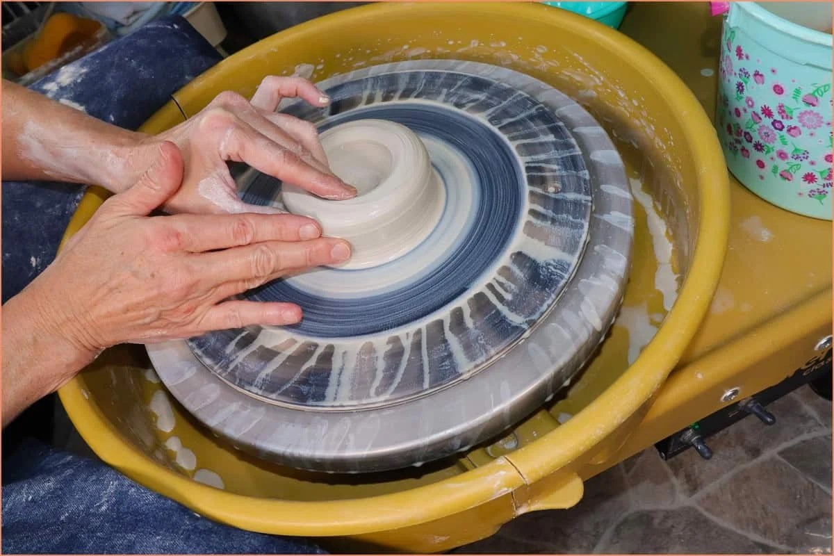 Which Direction Should A Potters Wheel Turn Pottery