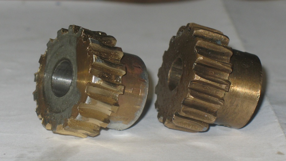 Hobbing worm gear for lathe thread dial