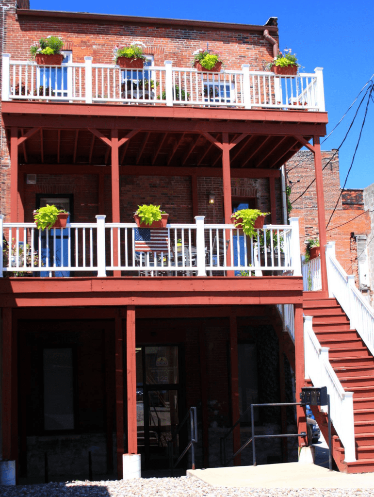 Atrium Apartments Quincy, IL Powell's Pride LLC