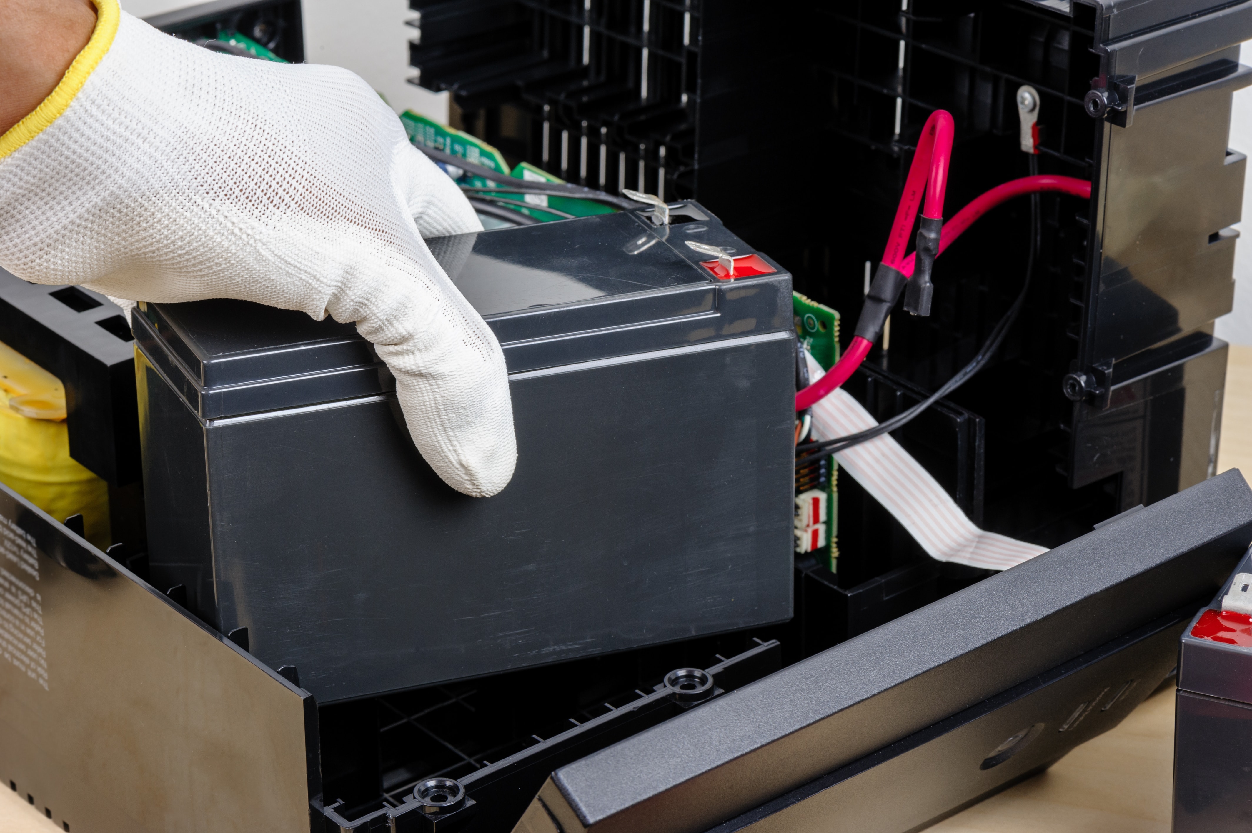 Uninterruptible Power Supplies (UPS) Maintenance Power Saver