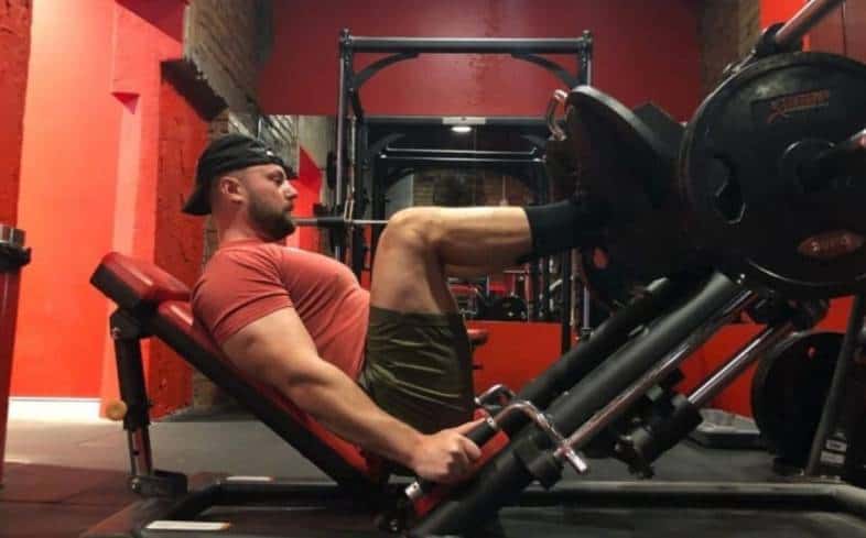 9 Highly Effective Belt Squat Alternatives (With Pictures