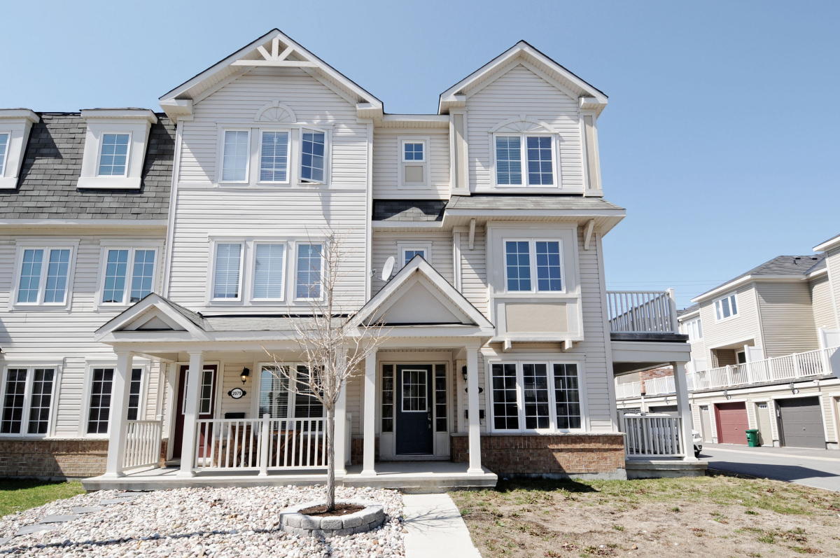 1003 Tallgrass Lane 1900 + sqft Urban Townhome Ottawa Homes For Sale