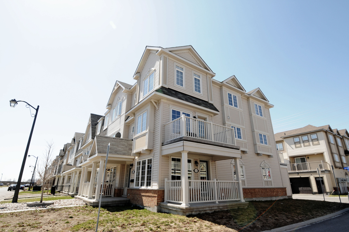 1003 Tallgrass Lane 1900 + sqft Urban Townhome Ottawa Homes For Sale