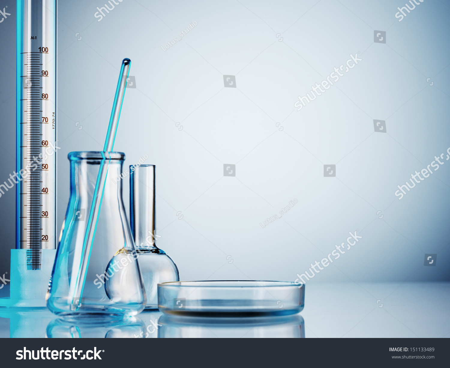 PowerPoint Template pharmacy beaker laboratory glassware (imiikklpu)