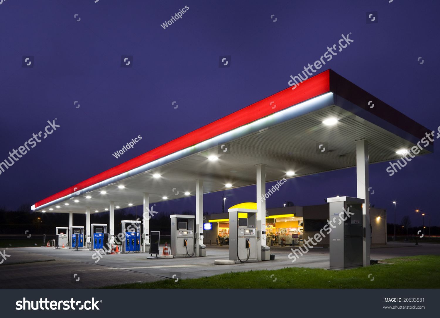 PowerPoint Template gas station at night (jhnkkmpi)