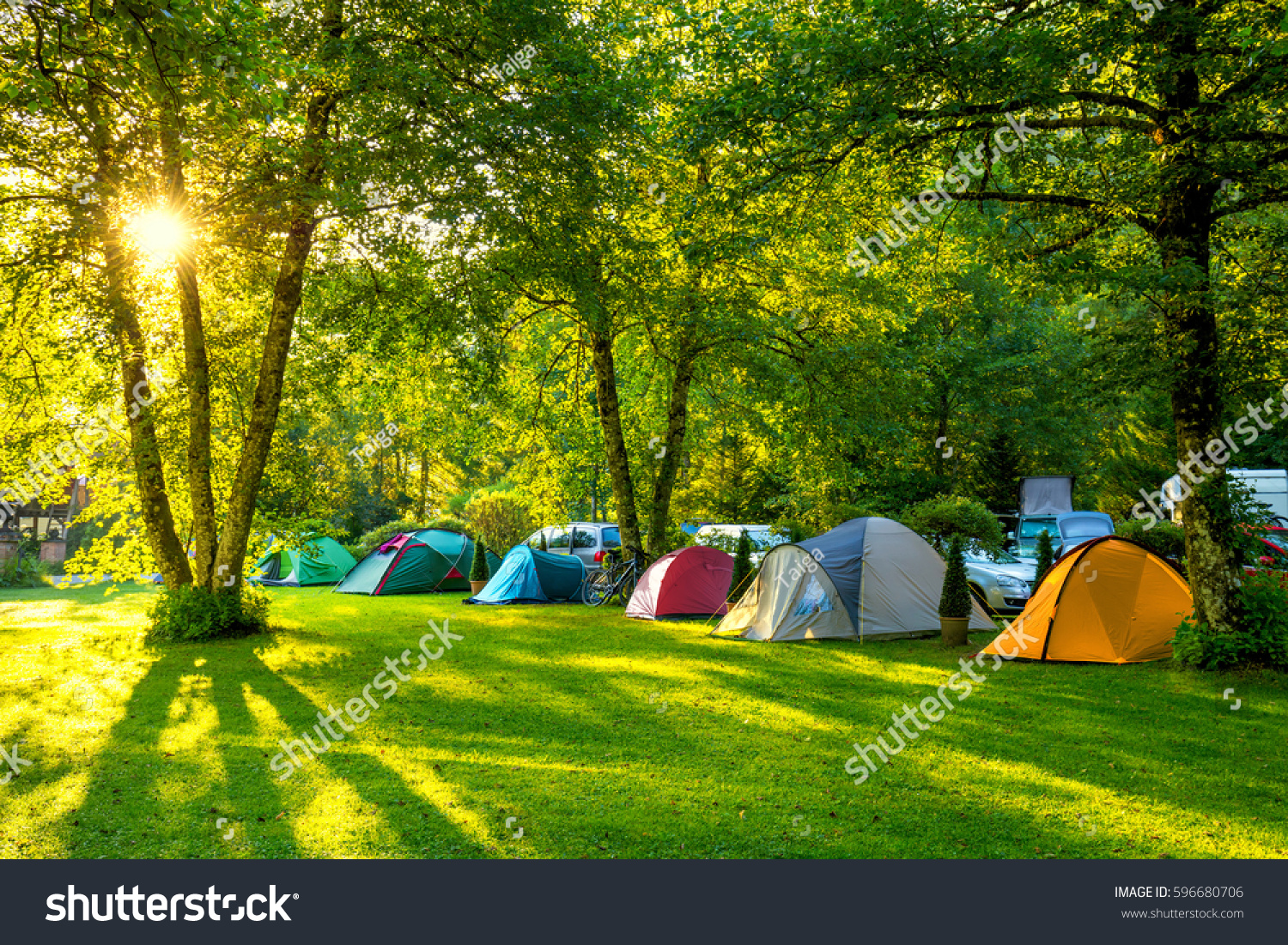 PowerPoint Template: summer - tents camping area early morning (munnphohn)
