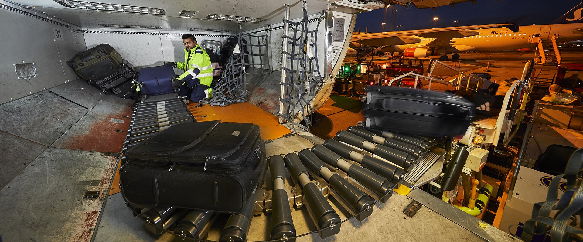 Rental Extendable belt loaders I Power Stow