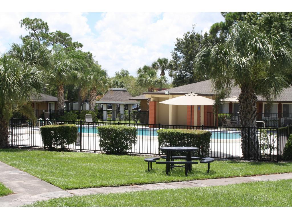 Brittany Bay Apartments, Largo FL Walk Score