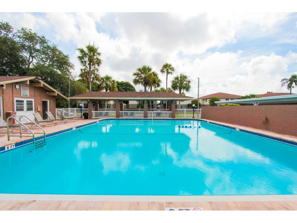 Lake Starcrest Apartments, Clearwater, Florida Walk Rating