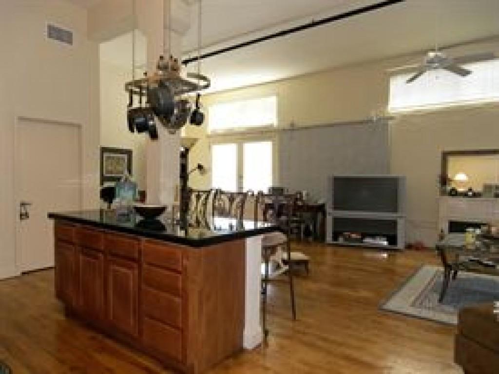 American Chan Apartments, New Orleans, Los Angeles, the result of a walk