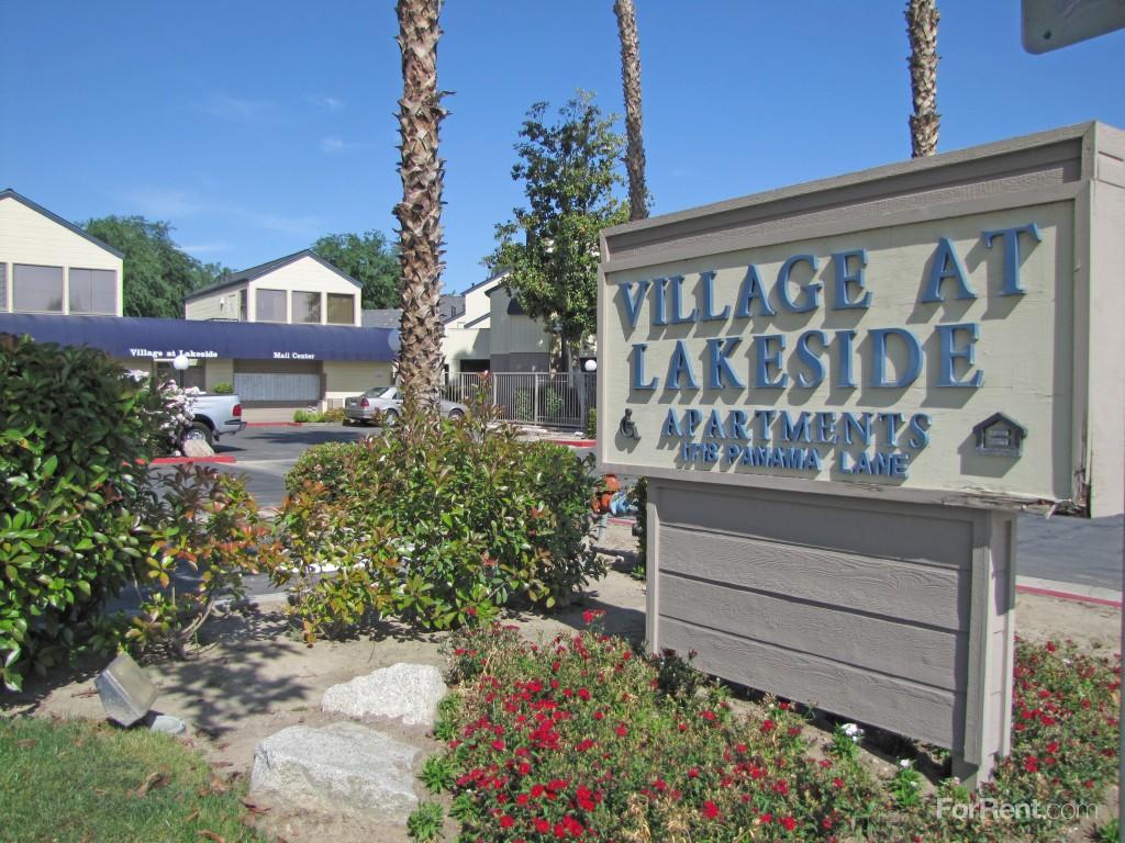Village at Lakeside Apartments, Bakersfield CA Walk Score