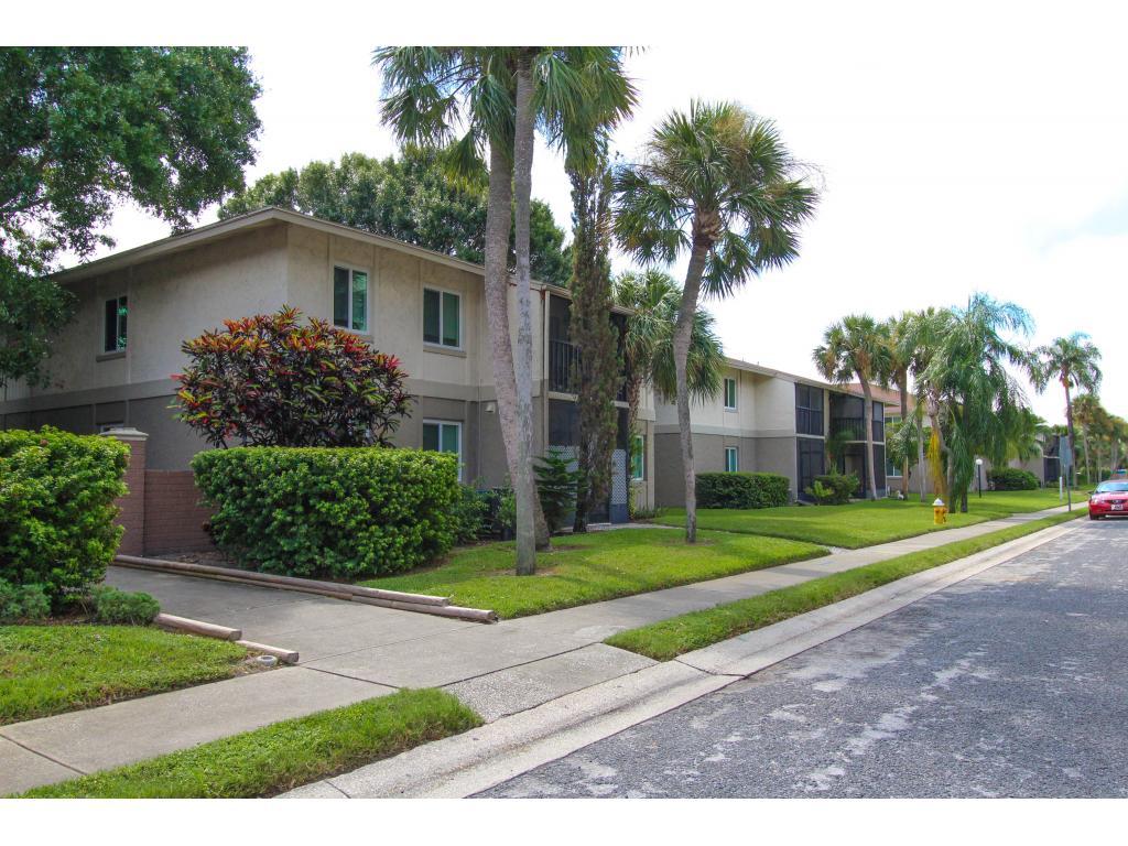 Lake Starcrest Apartments, Clearwater, Florida Walk Rating