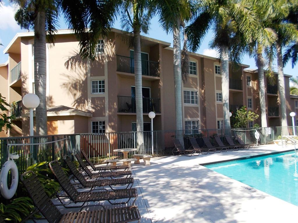 Sunset Bay Apartments, Miami FL Walk Score