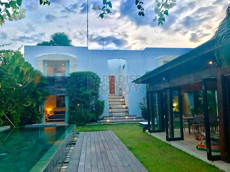 Stunning 4 Bedroom Villa In The Heart Of Seminyak Offered For Yearly Rental