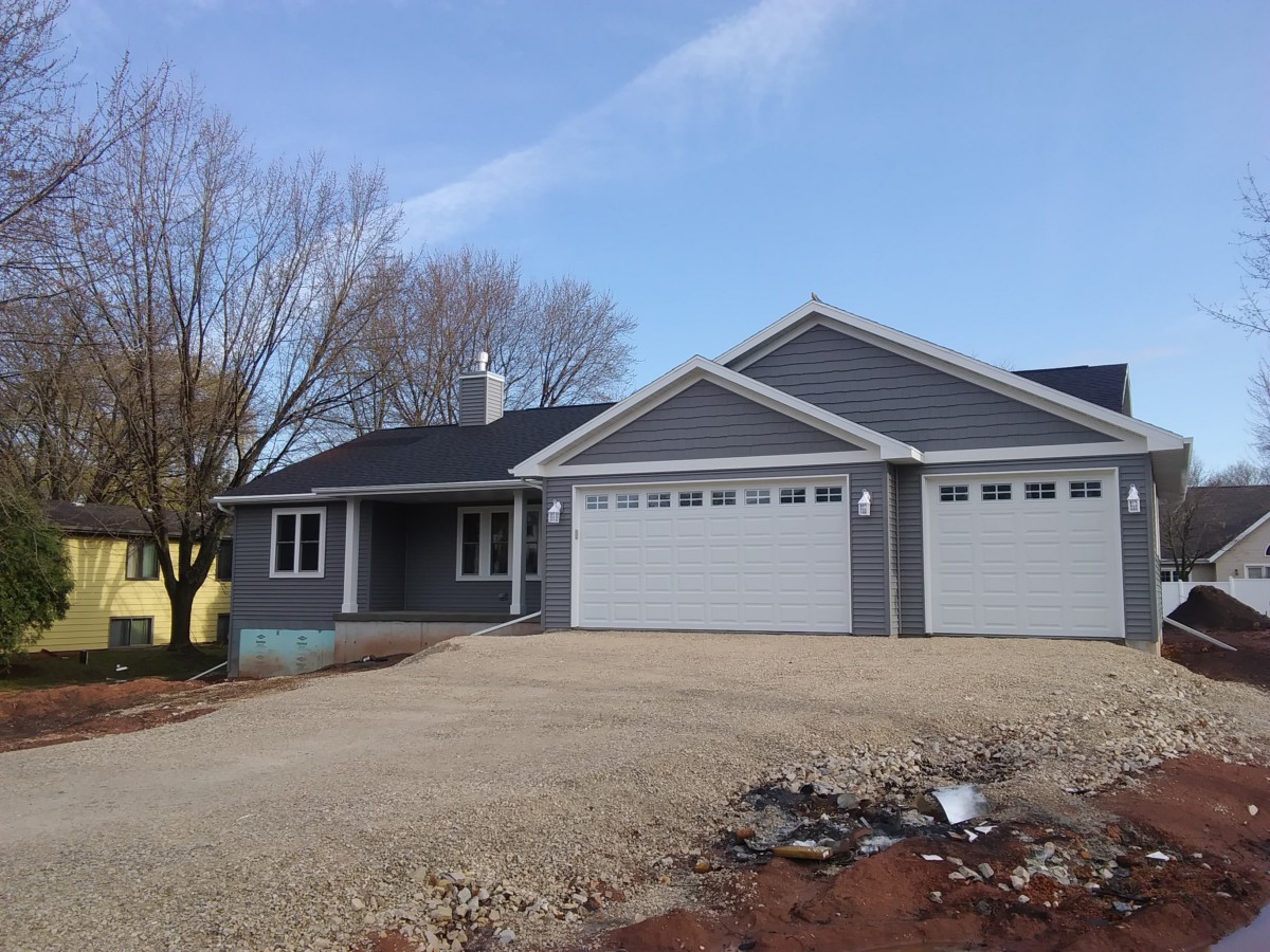 Pioneer Rd., W5343 front 2