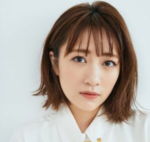 a7d28e4e2f11bdd7be355f2c70899738 300x283 2 - 高橋みなみの旦那は泉大津出身？会社名や年収、学歴や馴れ初めについても！