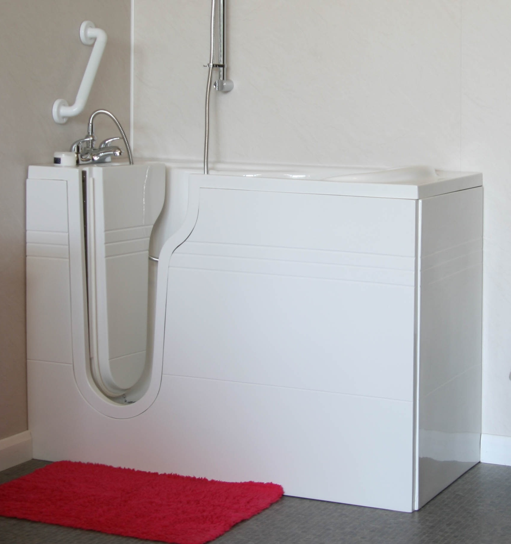 Cirrus Reverso Glass walk in bath with easy access Practical Bathing