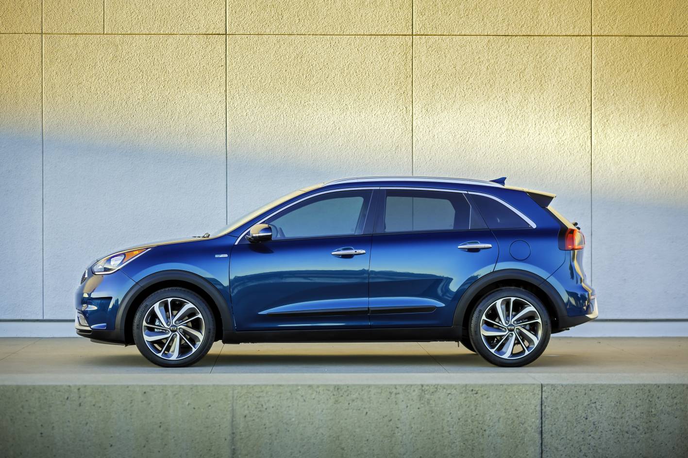 2017 Kia Niro Hybrid Utility Vehicle revealed Practical Motoring
