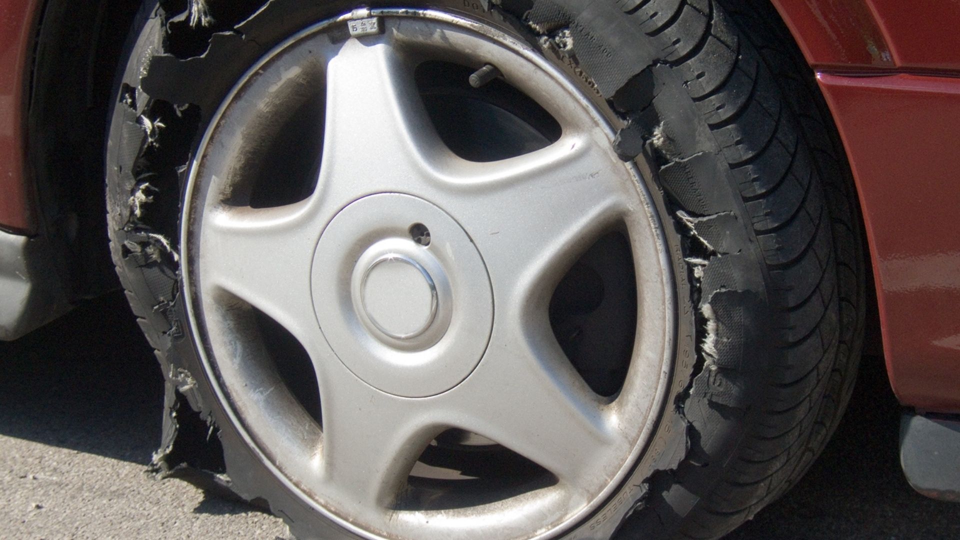 how to blow up racing bike tyres