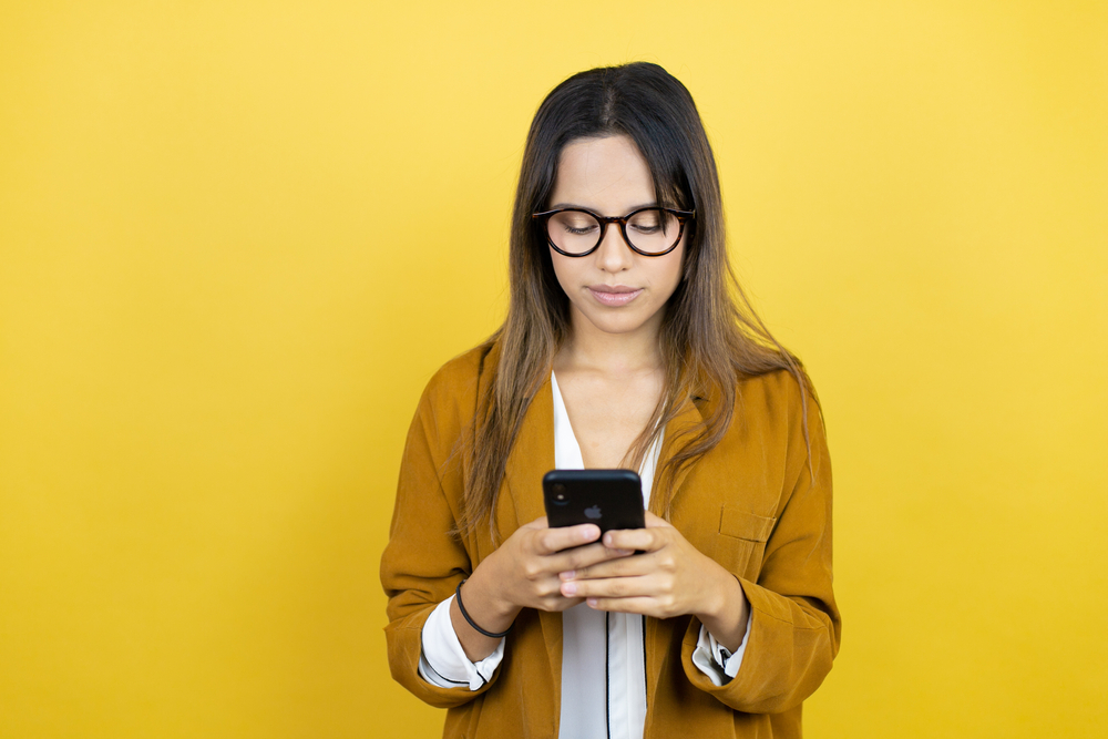 How Texting Can Seriously Mess Up Your Spine