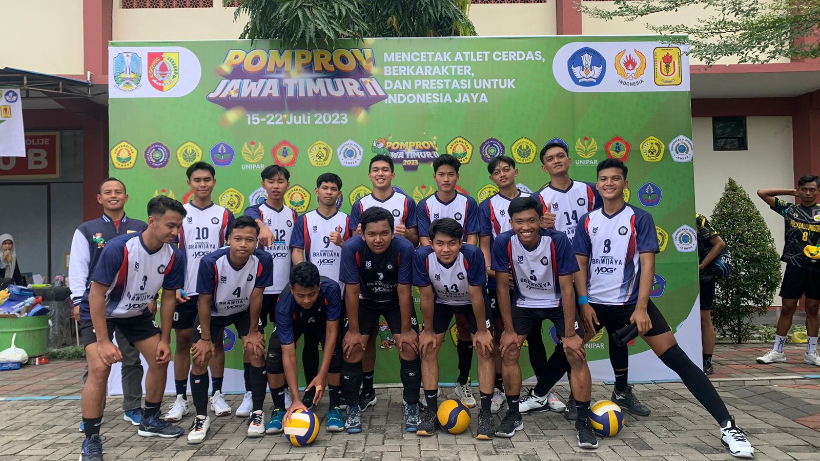 Tim Bola Voli Putra UB Kalahkan UHT pada POMPROV Jatim II Prasetya UB