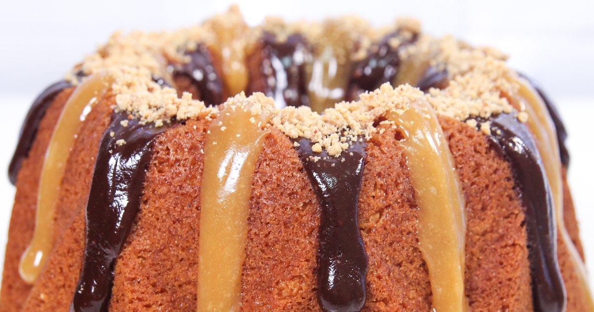 Bolo de Paçoca com Cobertura de Paçoca PratoFundo