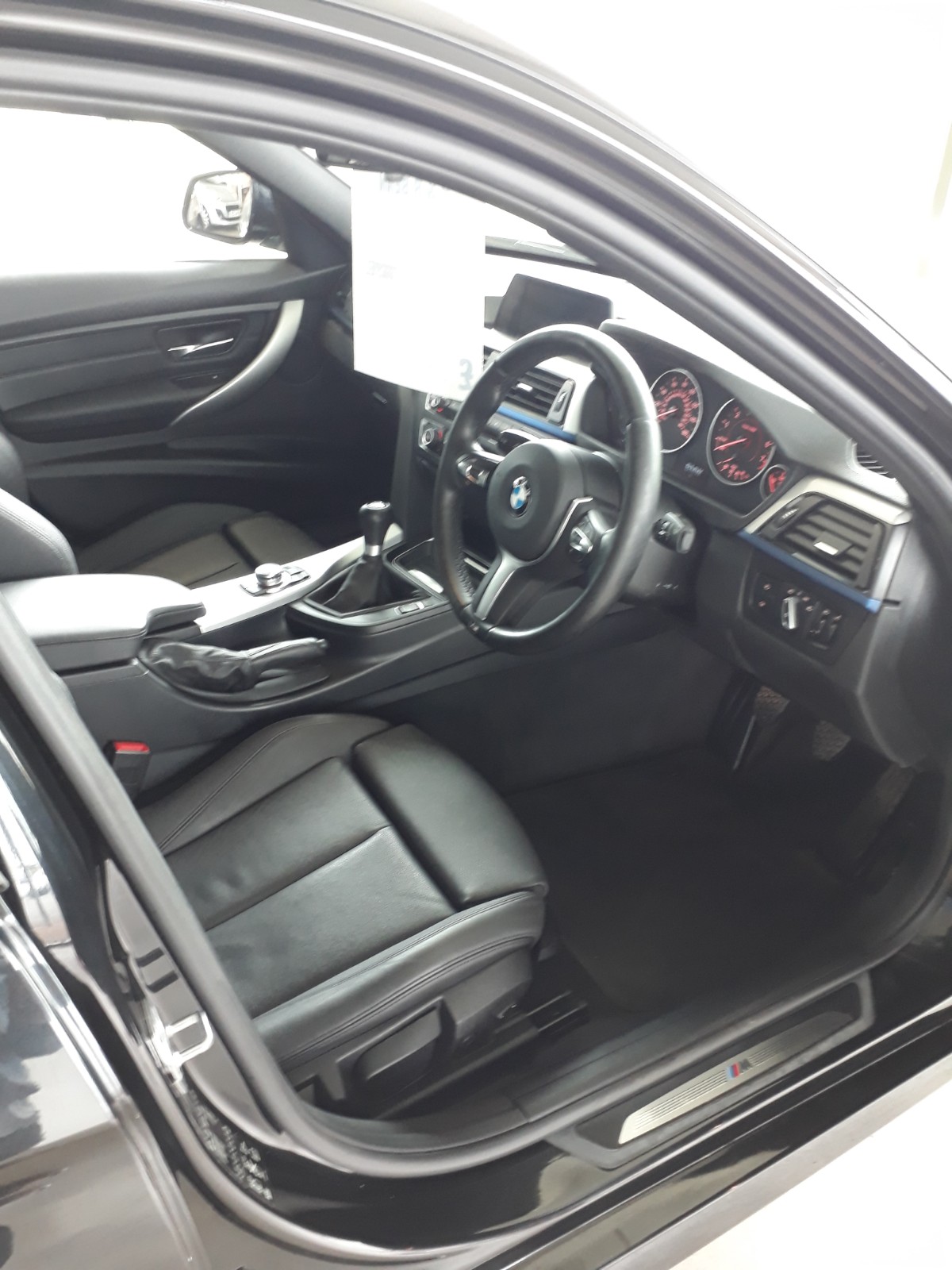 BMW 320 i X DRIVE. 4 DOOR SALOON P&R Benn