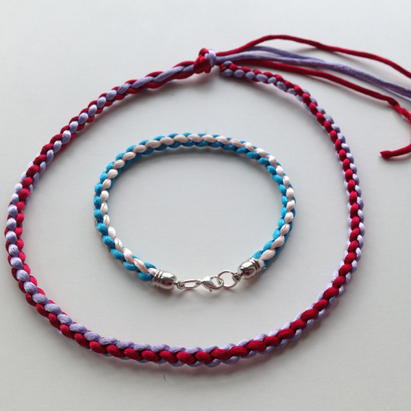 Comment faire un bracelet Kumihimo à 4 fils Femme Actuelle Le MAG