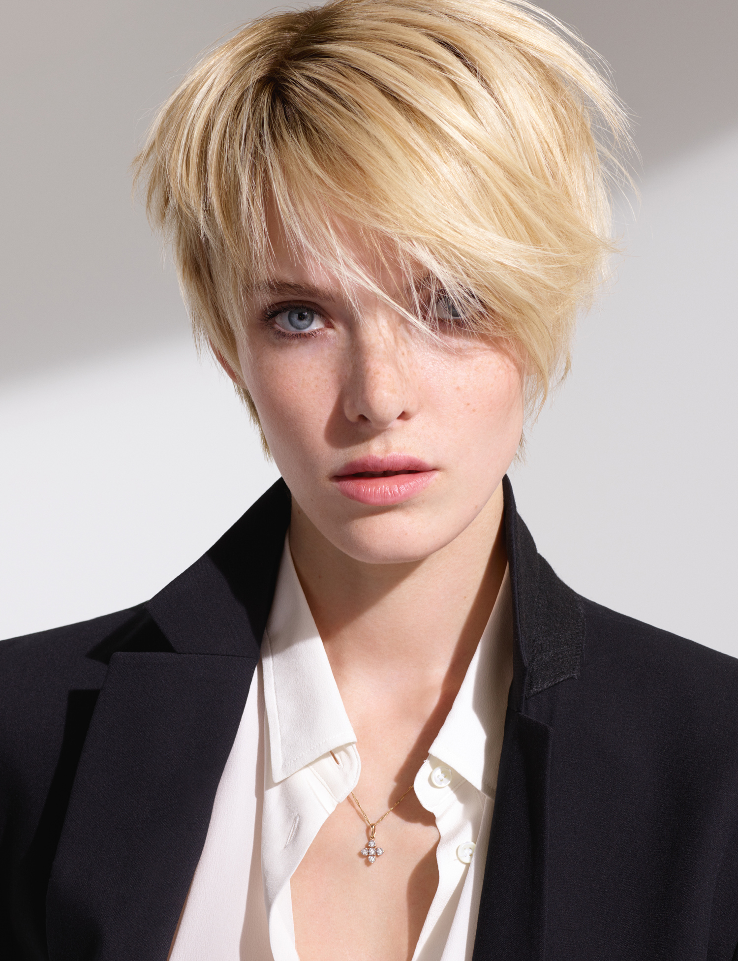 Asymetrique Coupe Courte Femme Brune Coiffures Cheveux Longs