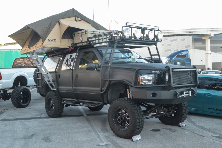 Things to consider when choosing a bug out vehicle and its accessories