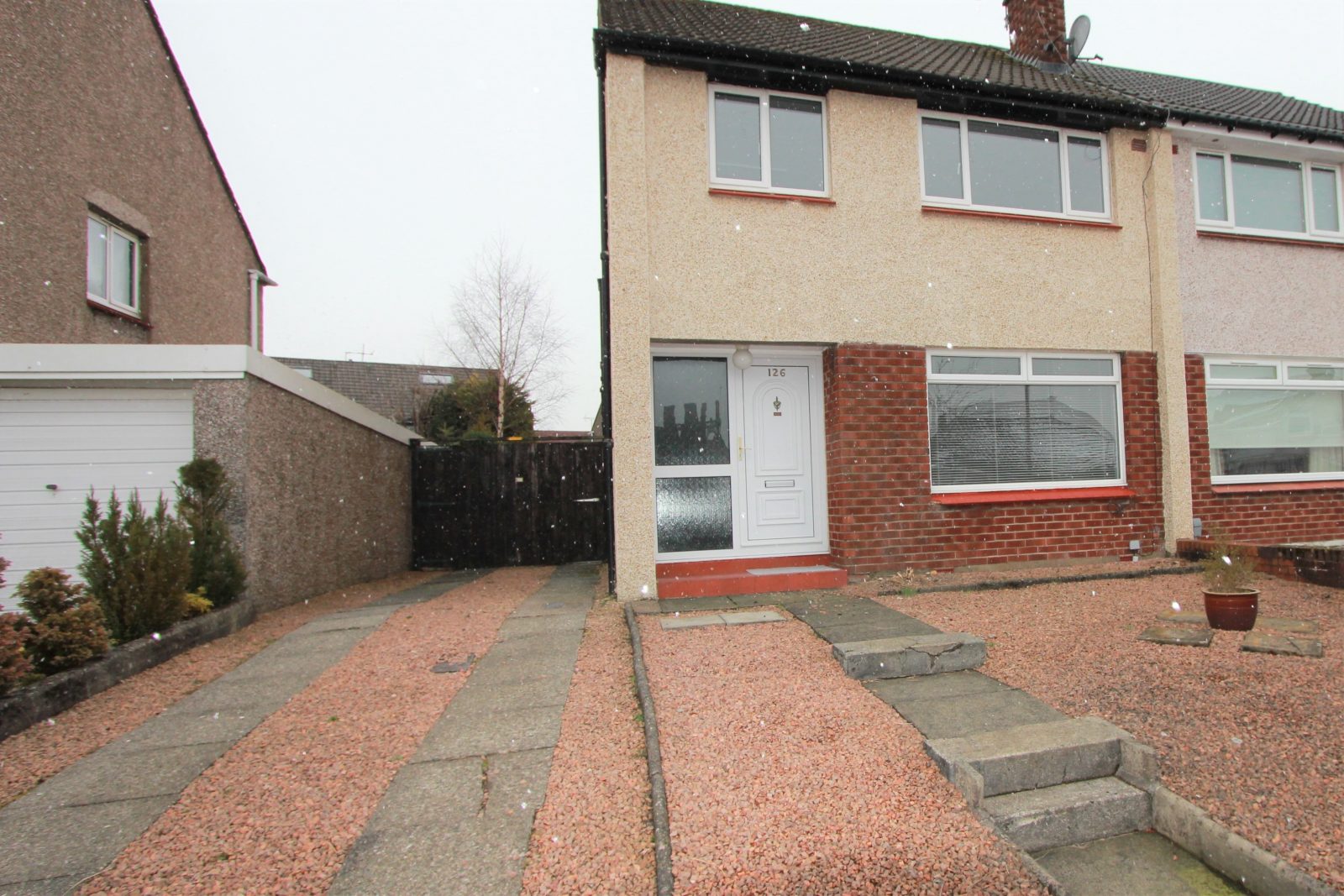 Balmuildy Road, Glasgow G64 3ES Premier Let