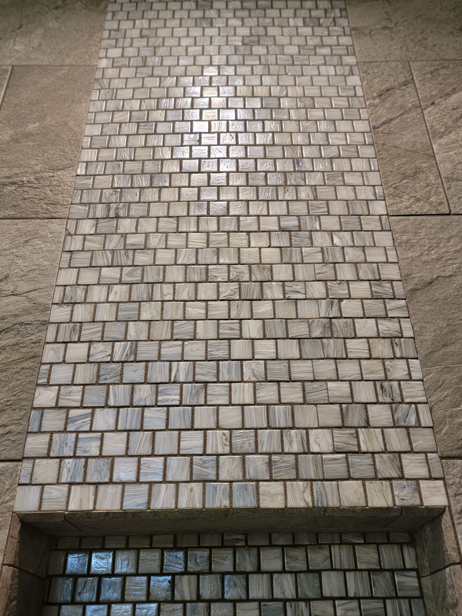 A quick guide for epoxy and regular grout. What to choose. by Frank