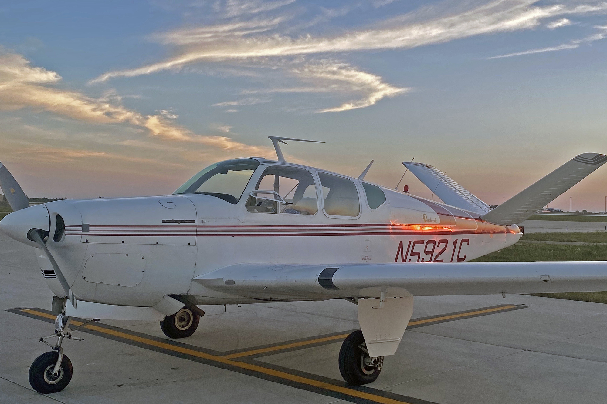 Beechcraft Bonanza Prensa OHF
