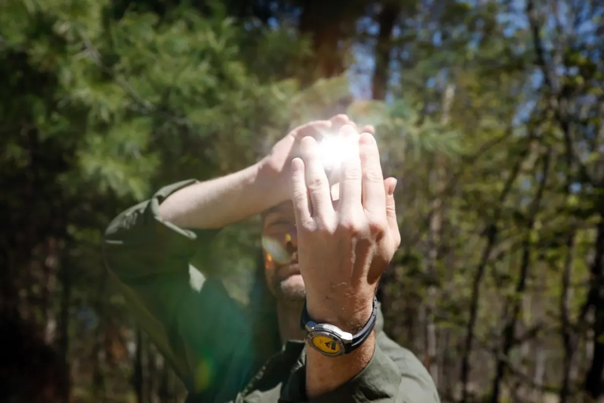 How to Use a Signal Mirror for Maximum Visibility The Prepping Guide