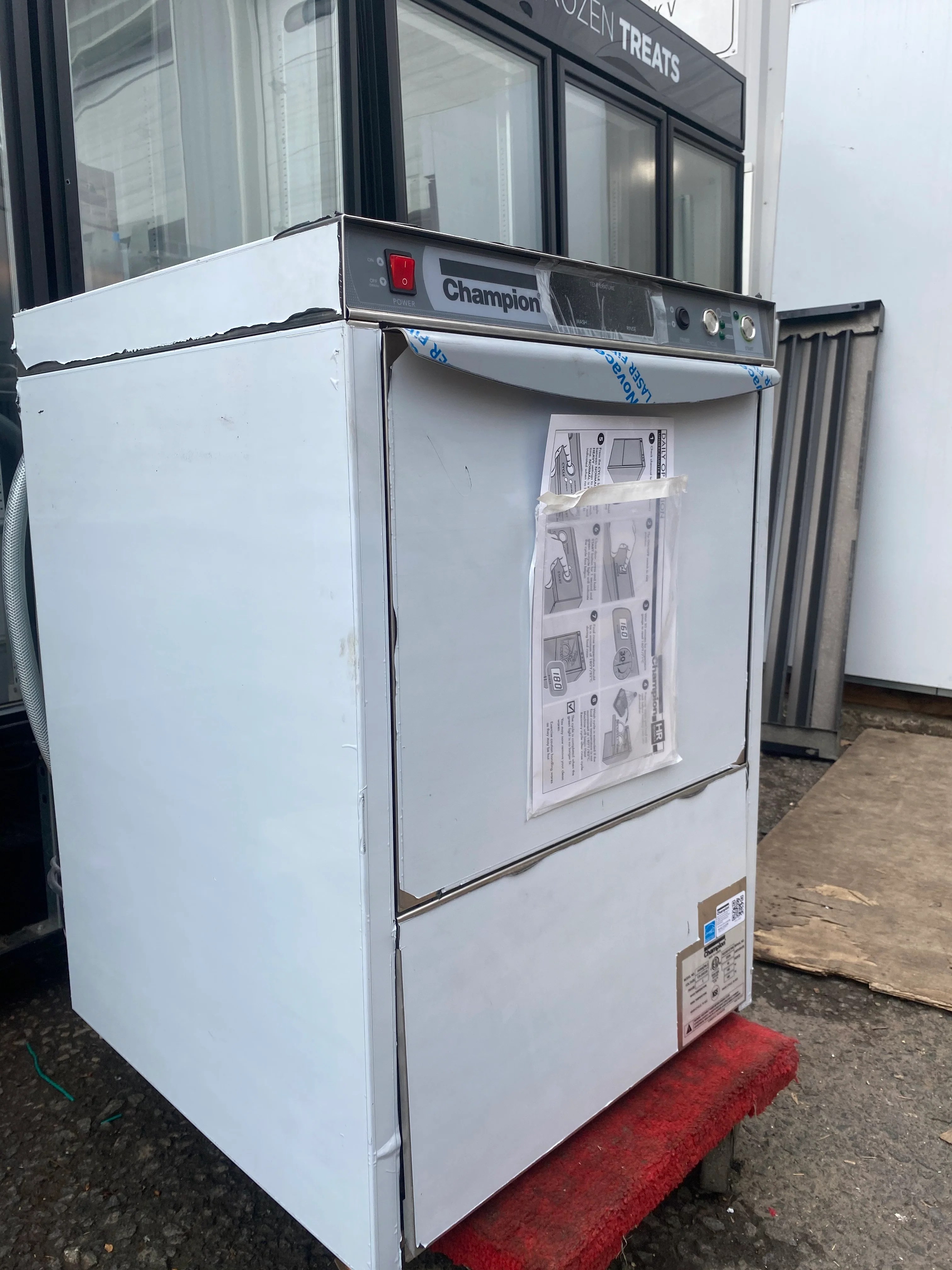 Champion UH330B High Temp Rack Undercounter Dishwasher (24) Racks/h