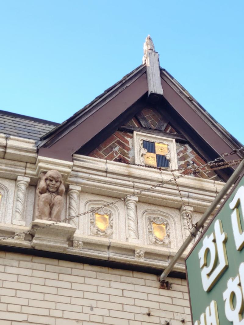 WIN 32443250 W. Bryn Mawr Façade Will Be Incorporated into New