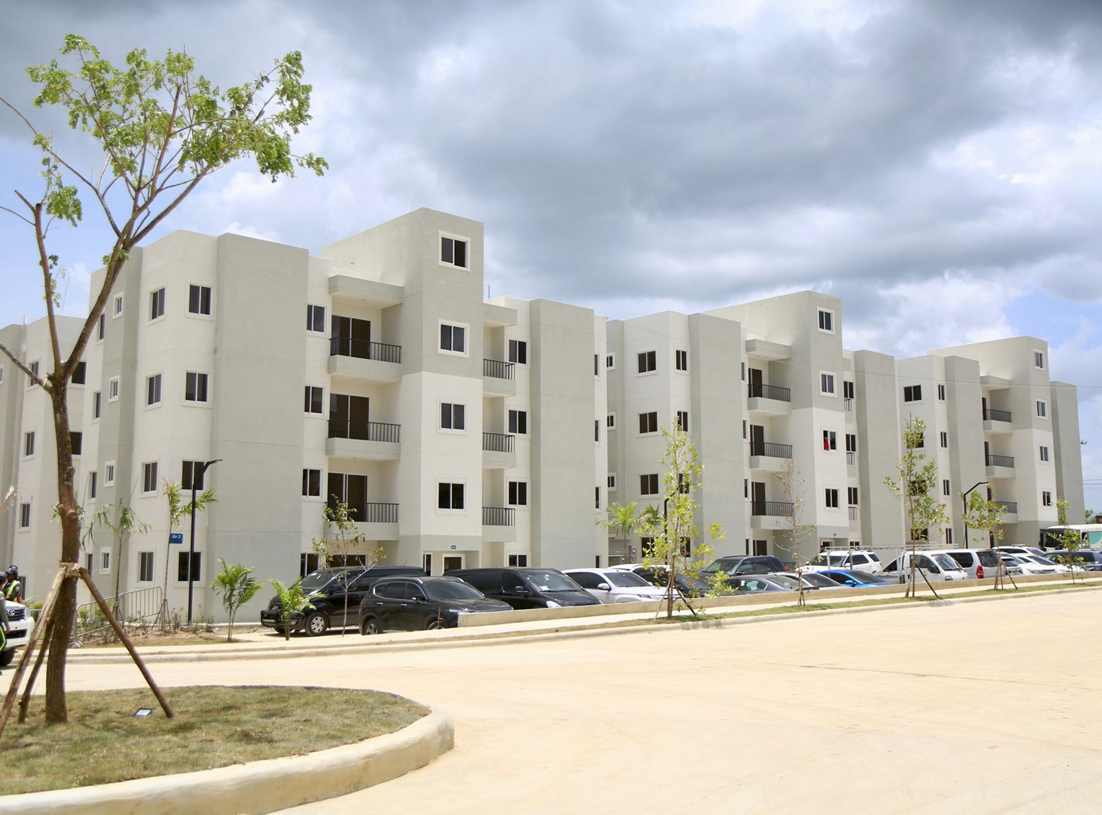 Presidente Abinader entrega 300 nuevos apartamentos en primera etapa