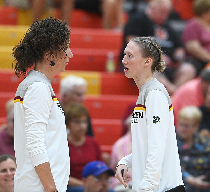 Who's Hot Area Teams Populate Regional Volleyball Tourney Press Pros