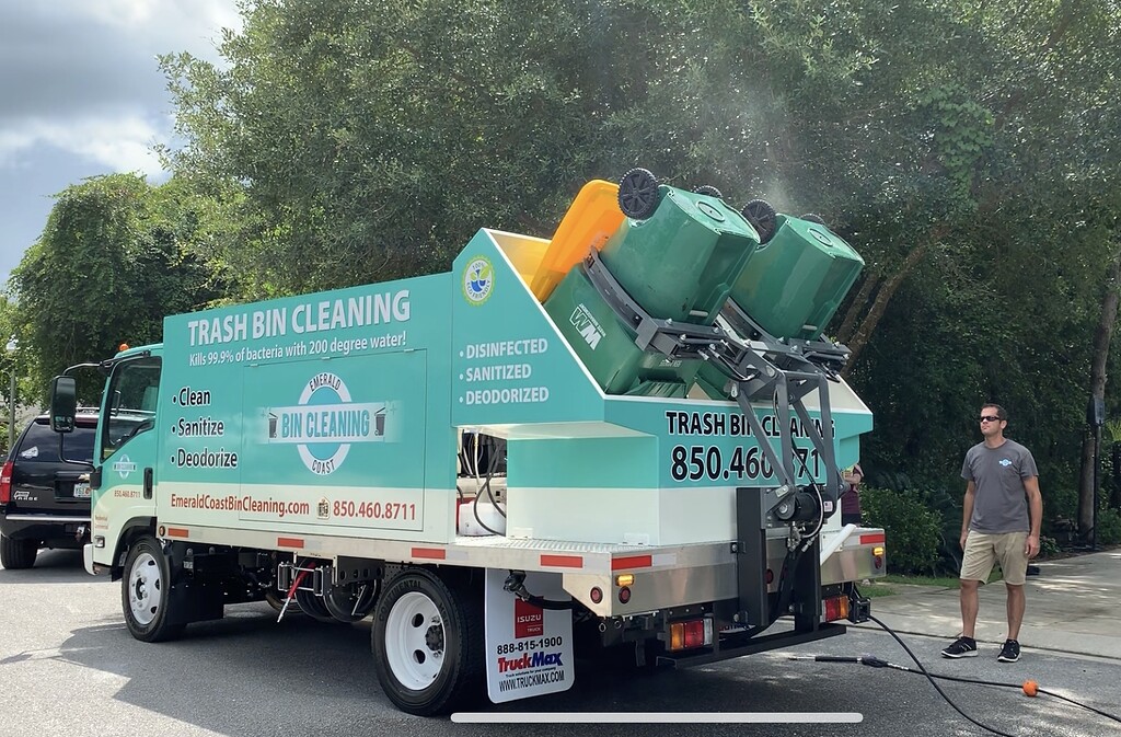 [SOLD] Trash Bin Cleaning Truck Supplies & Equipment Pressure
