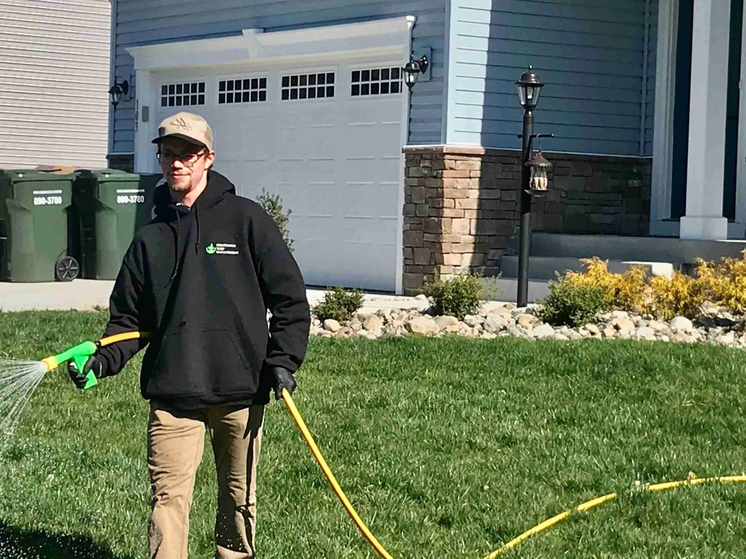 lawnapplication4 Prestigious Turf Management