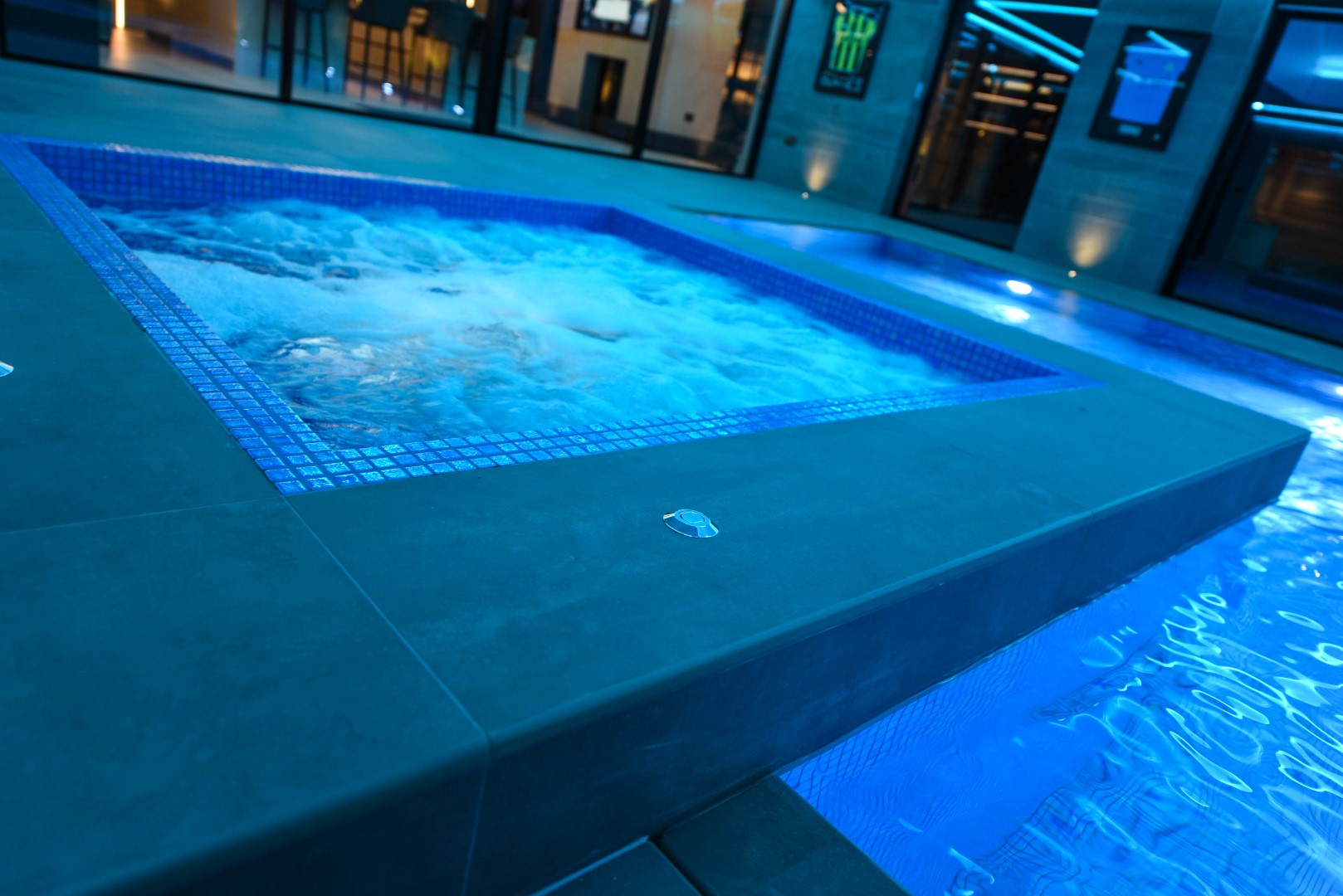 chrisjanealderleyedgegalleryslider Preston Pools Luxury Pool