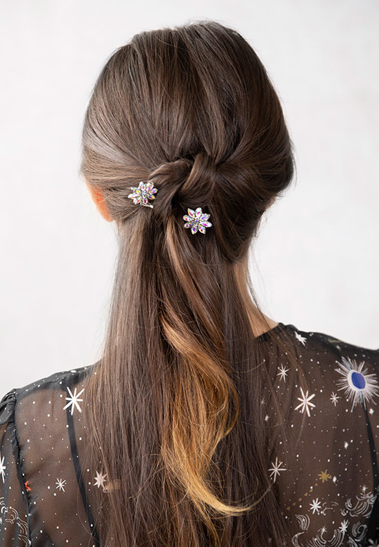 How to Do a Half Up Knot with a Lilla Rose Flexi Clip • Pretty Simple Sara