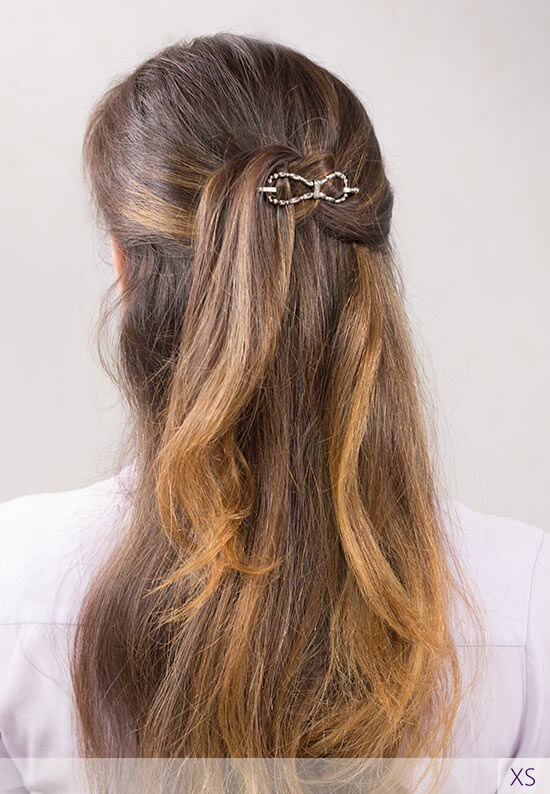 How to Do a Half Up Knot with a Lilla Rose Flexi Clip • Pretty Simple Sara