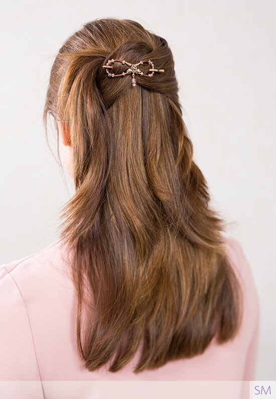 How to Do a Half Up Knot with a Lilla Rose Flexi Clip • Pretty Simple Sara