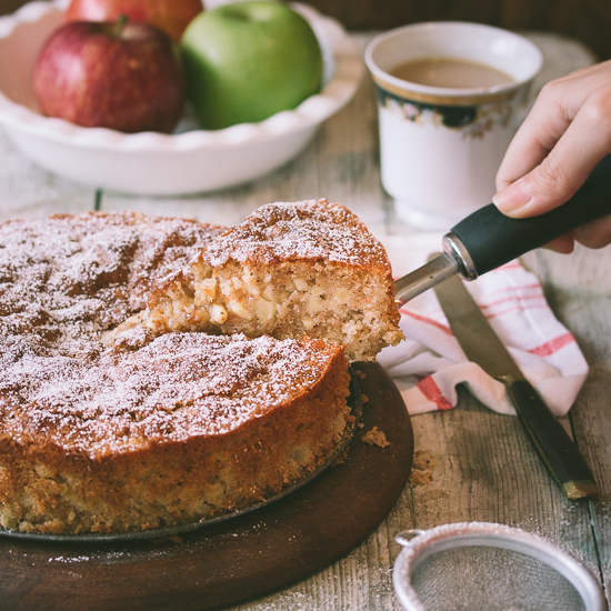 Apple Cake Pretty. Simple. Sweet.