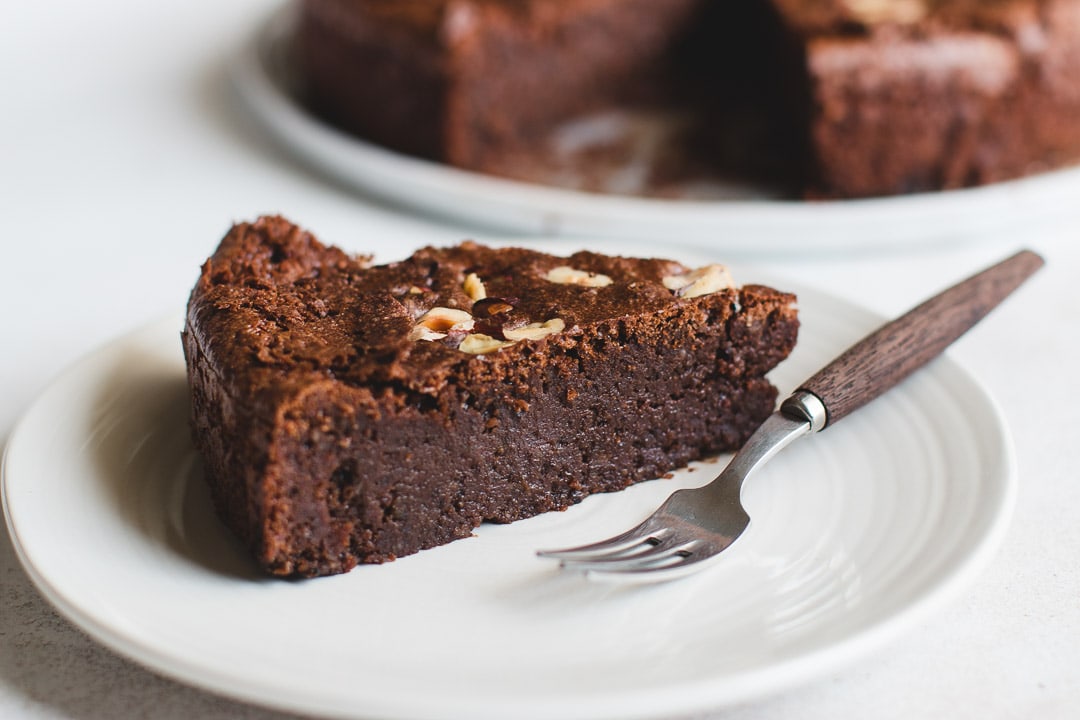Fudgy Flourless Chocolate Hazelnut Cake Pretty. Simple. Sweet.
