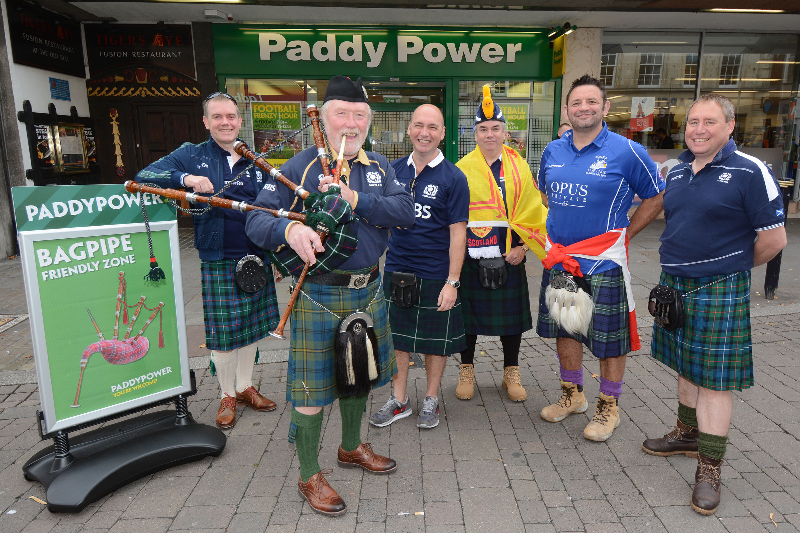 Paddy Power set up ‘bagpipefriendly zone’ in protest against RWC